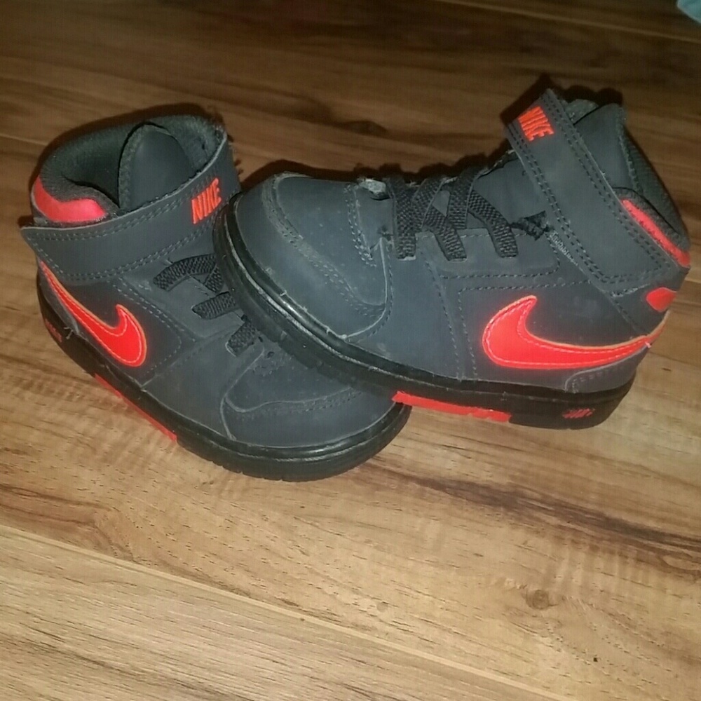 Baby boys Nike shoes size 6 neon red and black